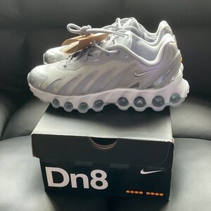 Nike Air Max DN8 GS Size 5Y / Women’s 6.5 Gray Unisex Sneakers NWT